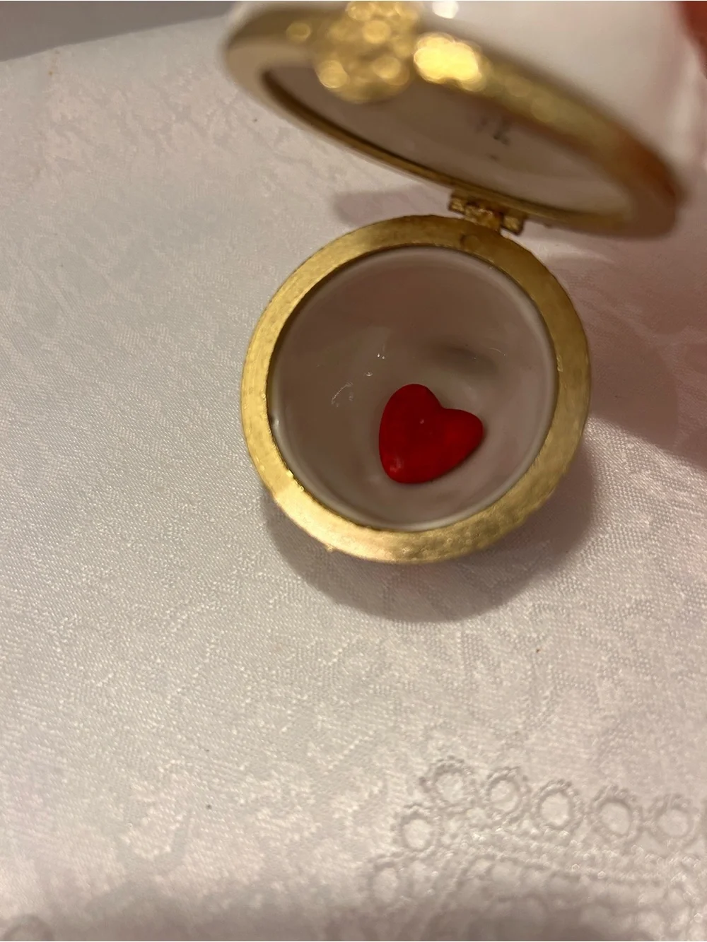 HINGED PORCELAIN TRINKET BOX ~ PEACE DOVE HANGING ORNAMENT WITH HEART TRINKET